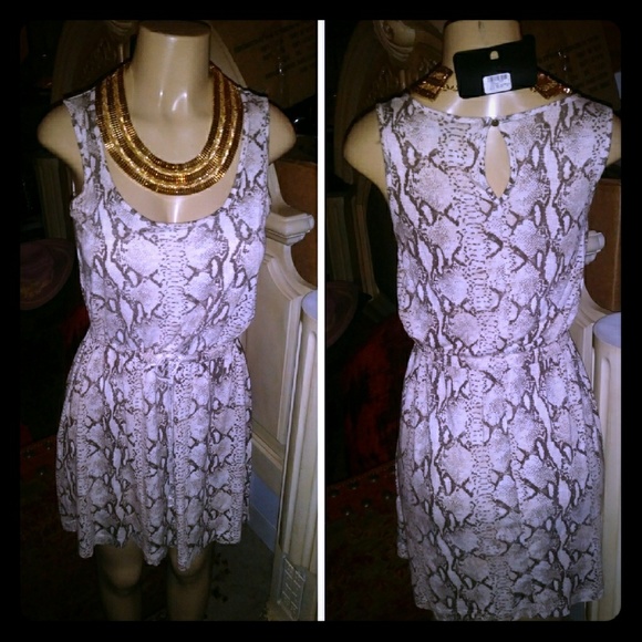 H&M Dresses & Skirts - H&M Snake print sleeveless dress